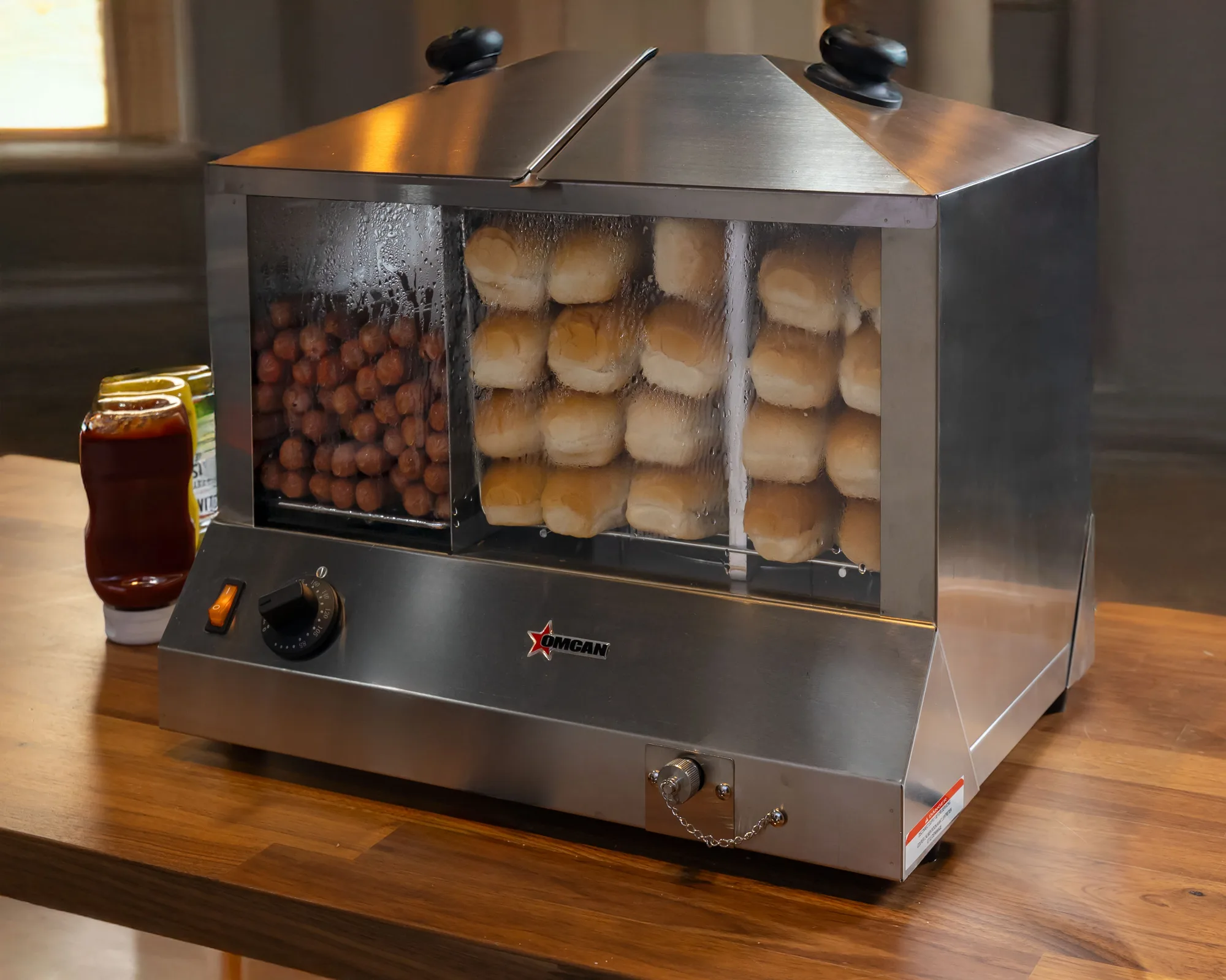 18″ Hotdog Steamer and Bun Warmer – 200 hotdogs and 60 buns capacity