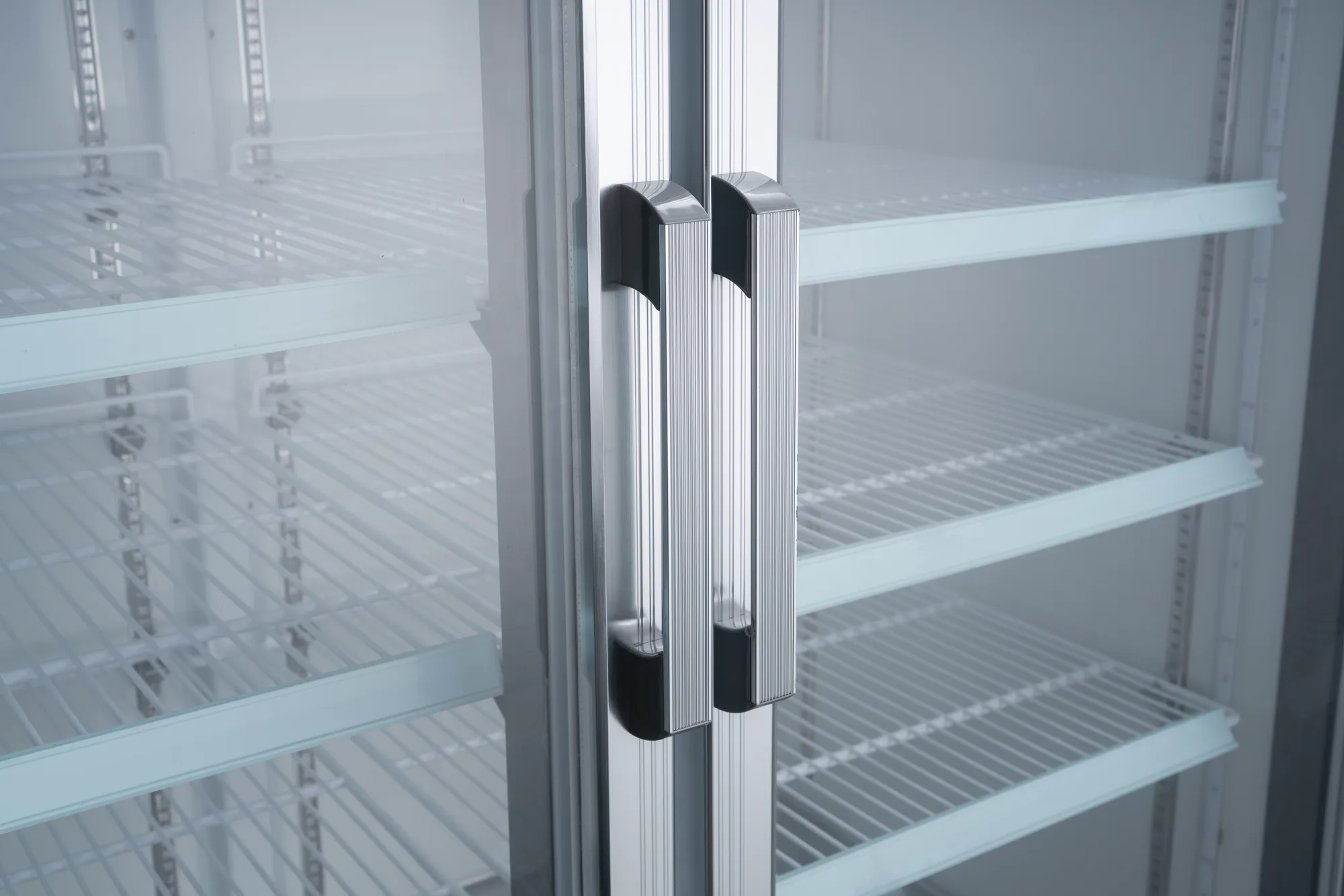 78″ Three (3) Swing Glass Door Display Refrigerator, 53 cu.ft. (1500 L), White