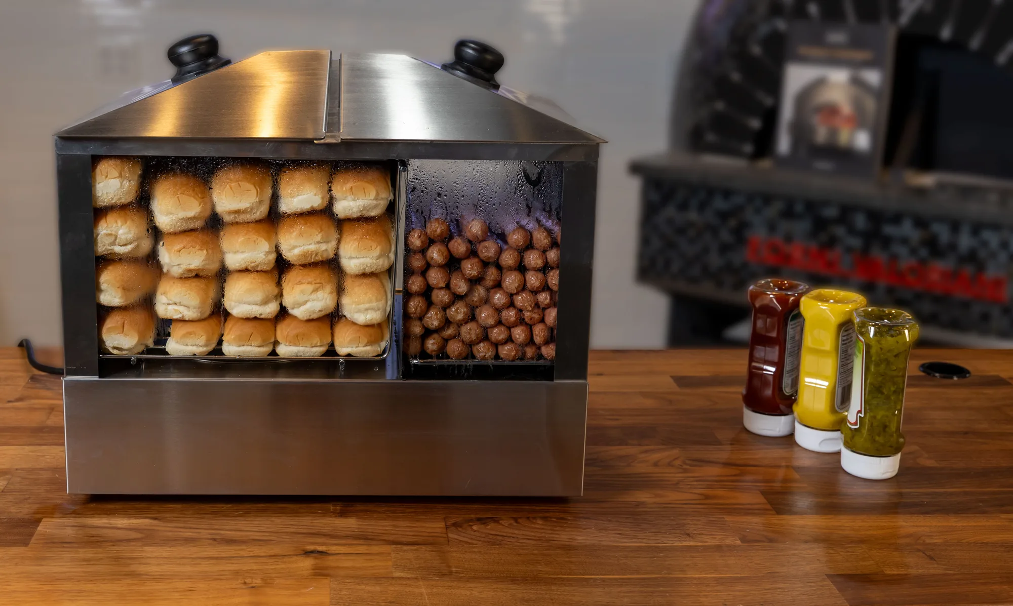 18″ Hotdog Steamer and Bun Warmer – 100 hotdogs and 48 buns capacity
