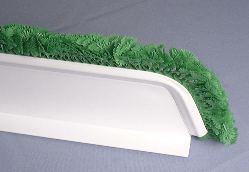 1″ x 30″ Curved Divider with 2″ Green Parsley