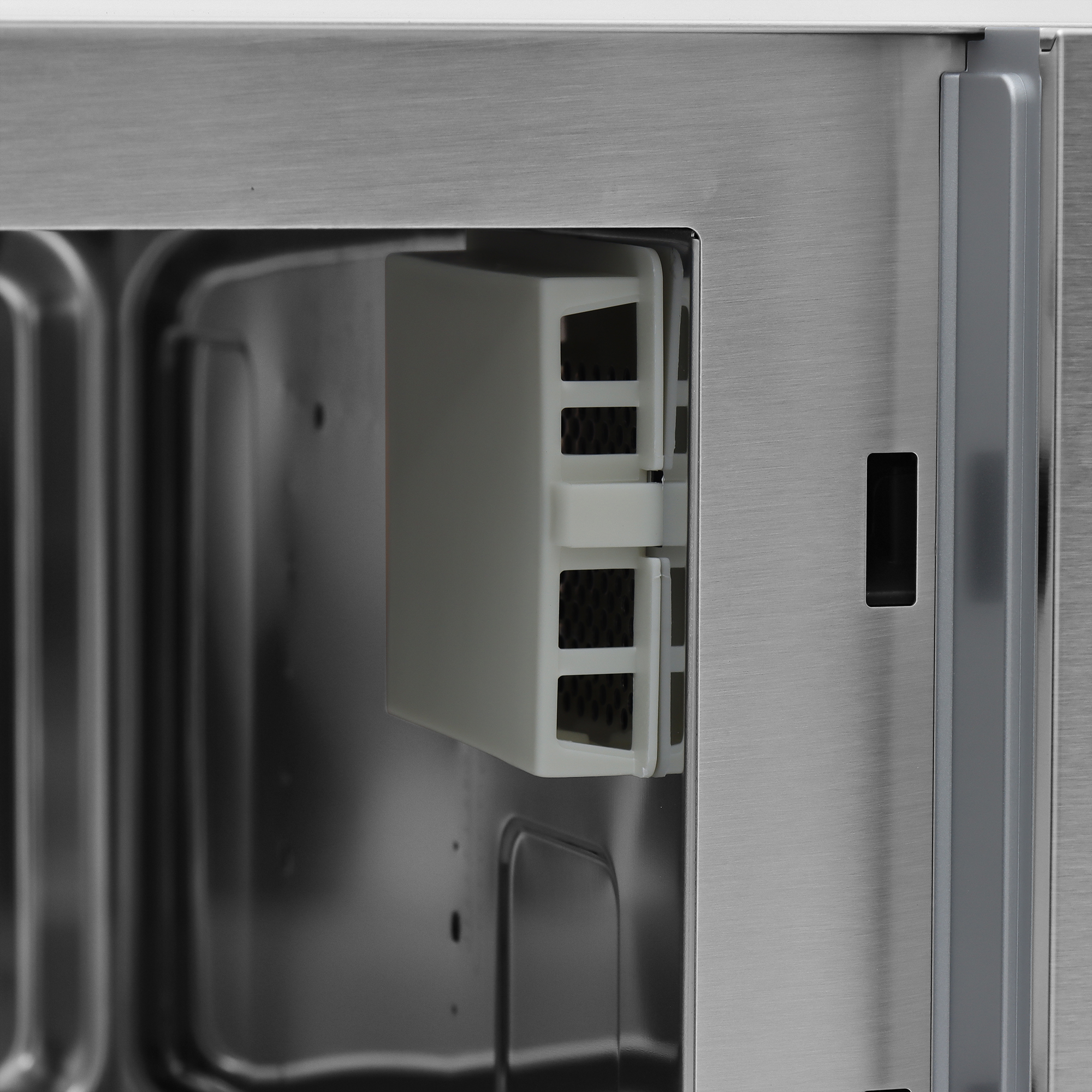 Commercial Microwave with 0.9 cu. ft. Interior and Push Button Controls - 1,550 W, 120 V/60 Hz/1 Ph