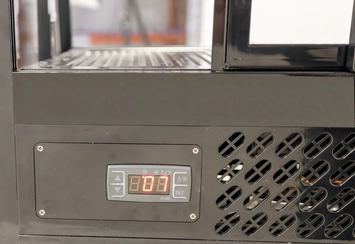 27″ Two (2) Shelf Countertop Refrigerated Display, 3.5 cu. ft. (100 L), Black