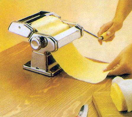 Pasta Sheeter with 5.75″ Roller Width – Omcan